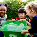 A implantação de práticas sustentáveis nas escolas é essencial para promover a conscientização ambiental entre os alunos desde cedo.