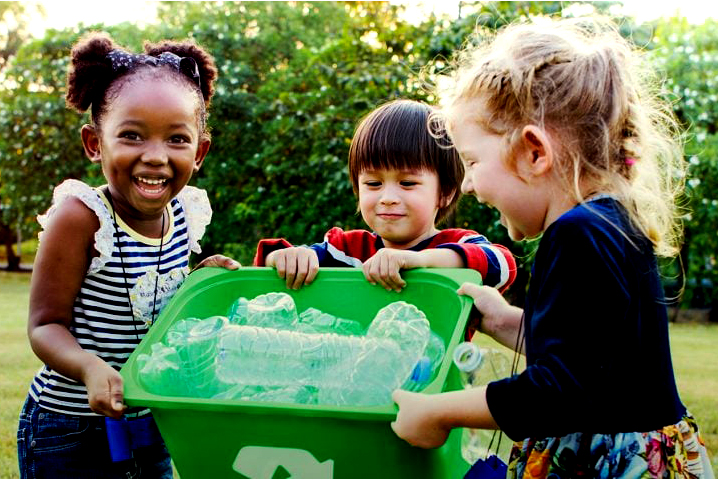 A implantação de práticas sustentáveis nas escolas é essencial para promover a conscientização ambiental entre os alunos desde cedo.